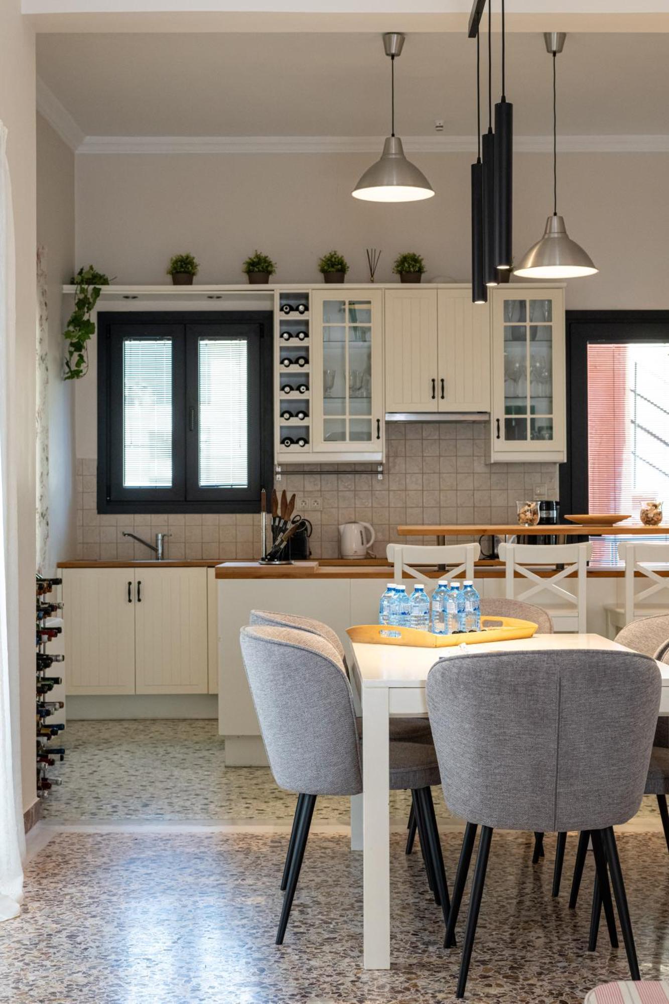 The Mansion - Kalamata Mediterranean Villas Bagian luar foto